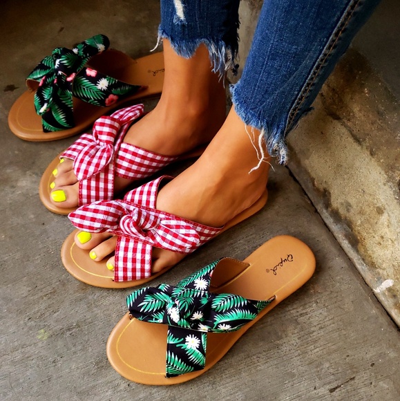 🚨SALE//The Effie// Red & White stripe Bow Sandals - Picture 3 of 8